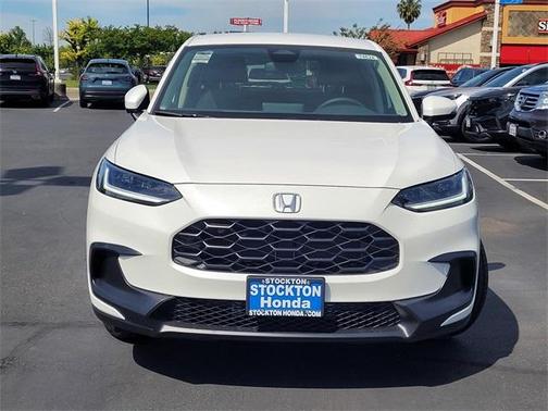 Platinum White Pearl 2026 Honda HR-V LX