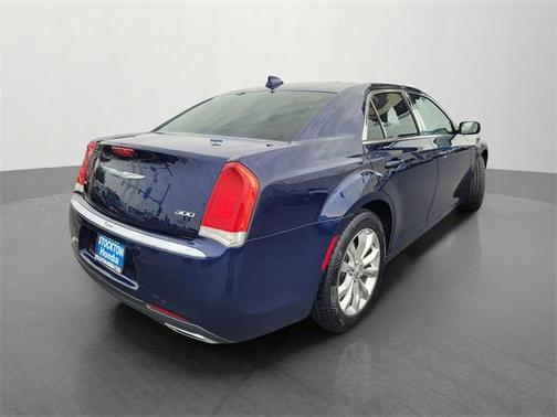 2017 Chrysler 300 Limited