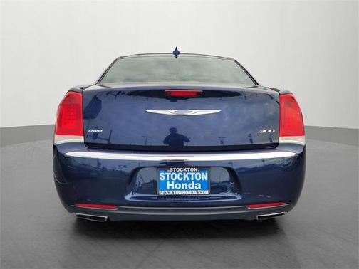 2017 Chrysler 300 Limited