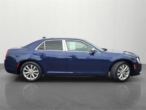 2017 Chrysler 300 Limited