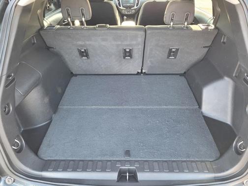 Graphite Metallic 2020 Chevrolet Traverse LT Cloth