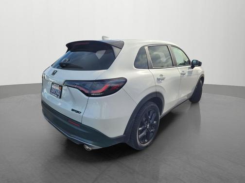Platinum White Pearl 2023 Honda HR-V Sport