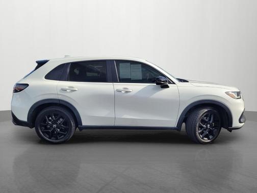Platinum White Pearl 2023 Honda HR-V Sport
