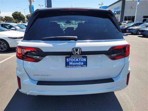 Platinum White Pearl 2026 Honda Odyssey EX-L