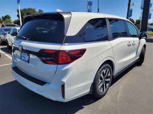 Platinum White Pearl 2026 Honda Odyssey EX-L