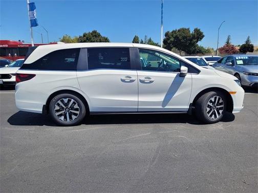 Platinum White Pearl 2026 Honda Odyssey EX-L