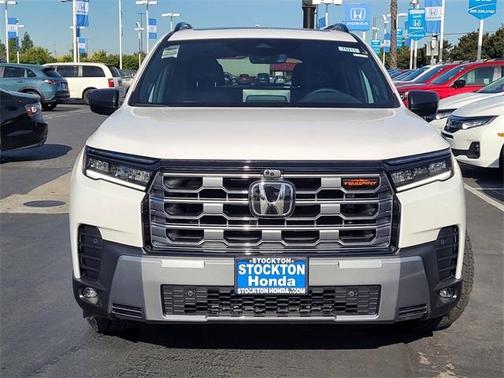 Platinum White Pearl 2026 Honda Pilot TrailSport