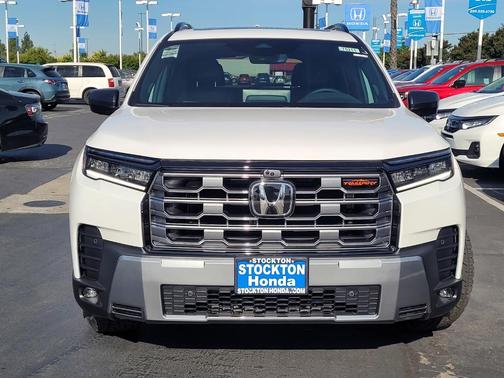 Platinum White Pearl 2026 Honda Pilot TrailSport
