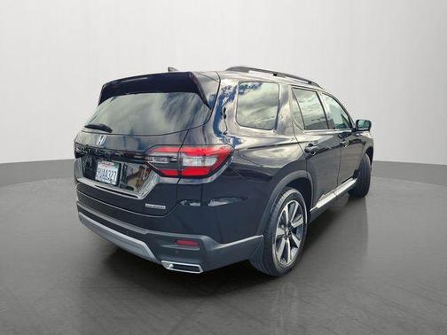 Crystal Black Pearl 2025 Honda Pilot Touring