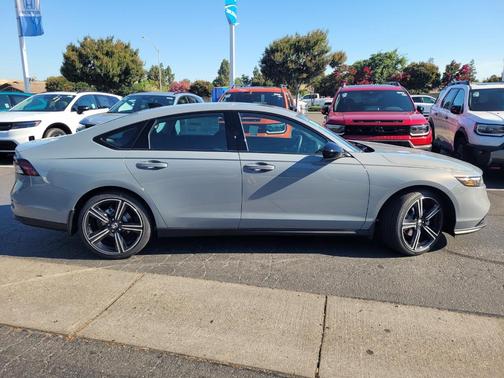 Urban Gray Pearl 2026 Honda Accord SE