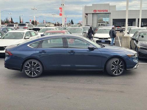 Canyon 2026 Honda Accord Hybrid Touring