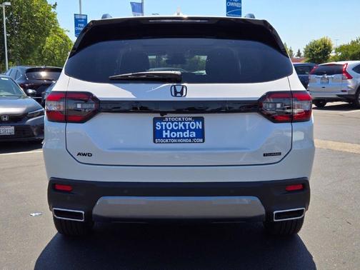 Platinum White Pearl 2026 Honda Pilot Touring S