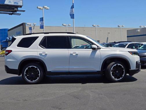 Platinum White Pearl 2026 Honda Pilot Touring S