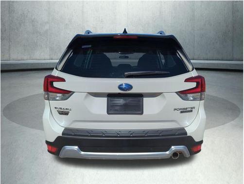 Crystal White Pearl 2024 Subaru Forester Touring