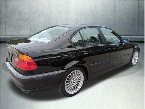 2001 BMW 325 i