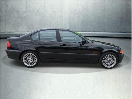 2001 BMW 325 i