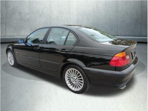2001 BMW 325 i