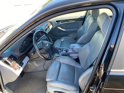 2001 BMW 325 i