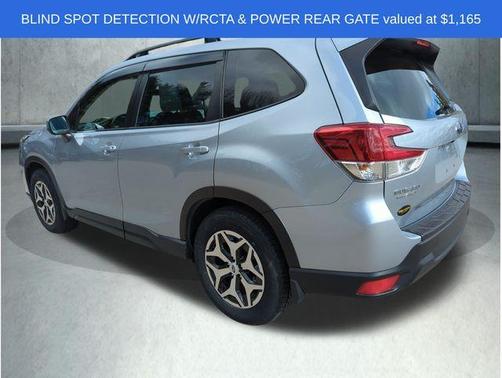 Ice Silver Metallic 2023 Subaru Forester 2.5i Premium