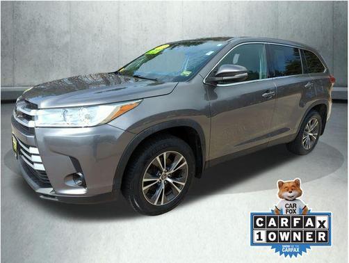 Gray 2019 Toyota Highlander LE