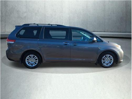 2013 Toyota Sienna XLE