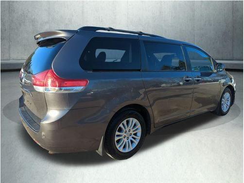2013 Toyota Sienna XLE