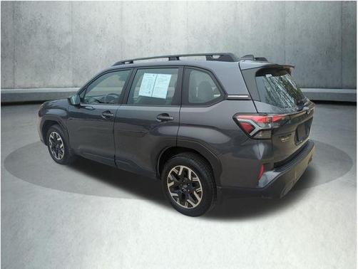 Magnetite Gray Metallic 2025 Subaru Forester