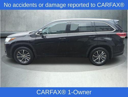 Midnight Black Metallic 2018 Toyota Highlander XLE