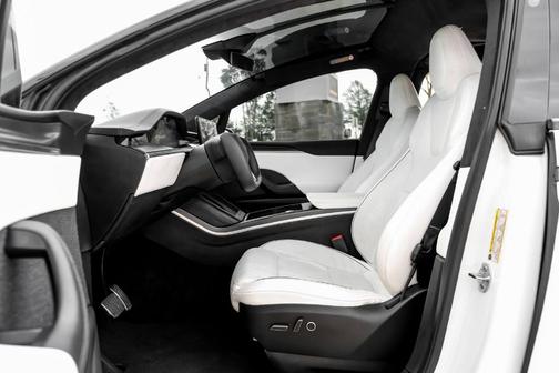 Pearl White 2022 Tesla Model X Plaid