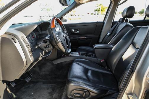 Light Platinum 2004 Cadillac SRX V8