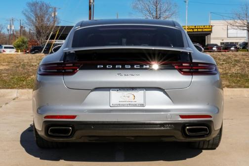 2018 Porsche Panamera 4