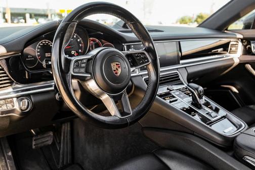 2018 Porsche Panamera 4