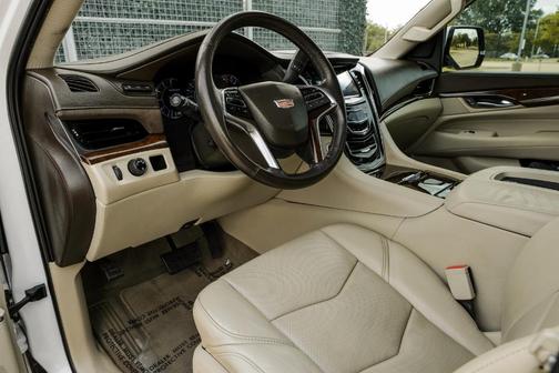 2017 Cadillac Escalade Luxury