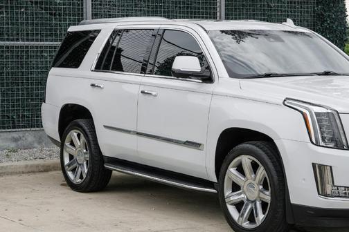 2017 Cadillac Escalade Luxury