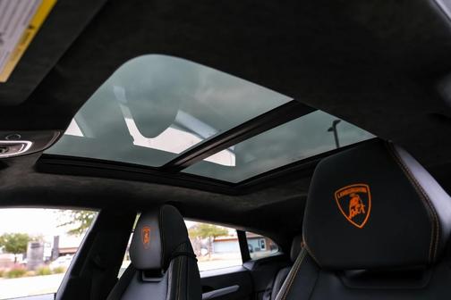 2020 Lamborghini Urus Base