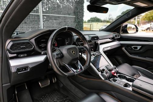 2020 Lamborghini Urus Base