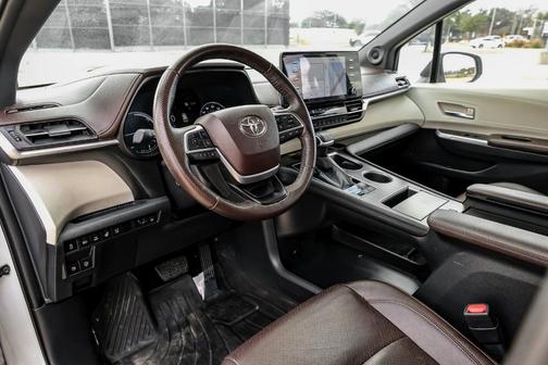 2022 Toyota Sienna Platinum 7 Passenger
