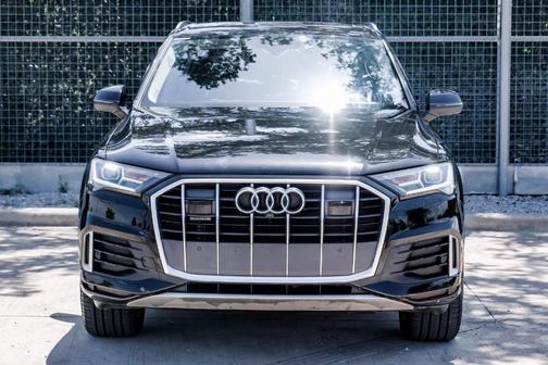 2023 Audi Q7 45 Premium Plus
