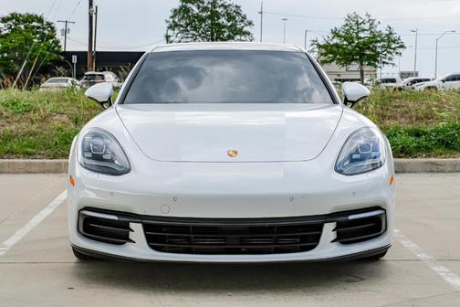 2018 Porsche Panamera 4