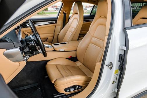 2018 Porsche Panamera 4