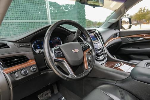 2017 Cadillac Escalade ESV Luxury