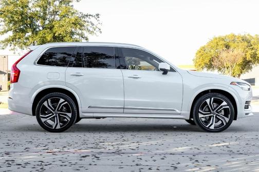2025 Volvo XC90 B6 Ultra