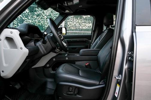 2024 Land Rover Defender P300