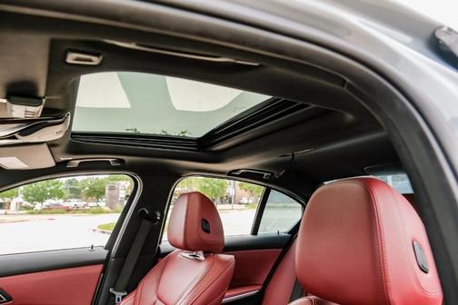 2023 BMW 330 i