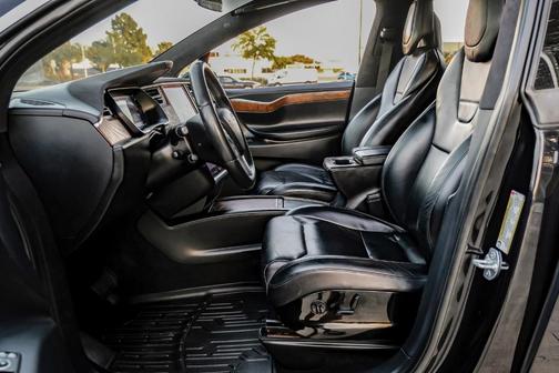 2017 Tesla Model X 90D