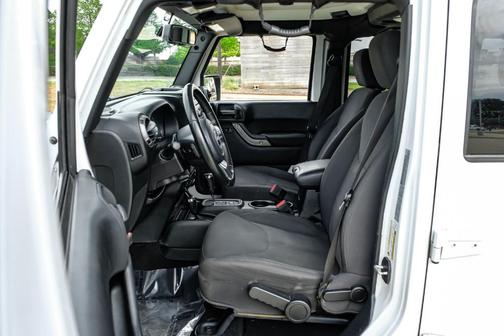 Bright White Clearcoat 2018 Jeep Wrangler JK Unlimited Sport