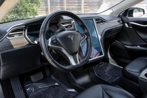 2016 Tesla Model S 70D