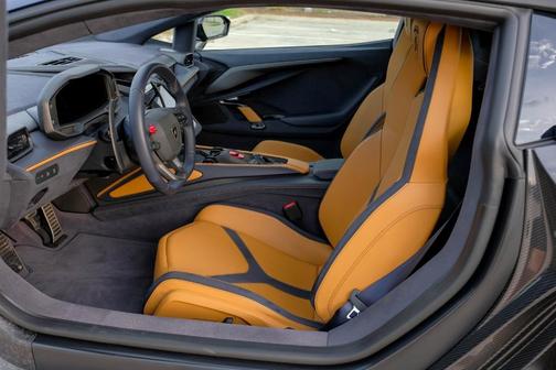 2025 Lamborghini Revuelto Base