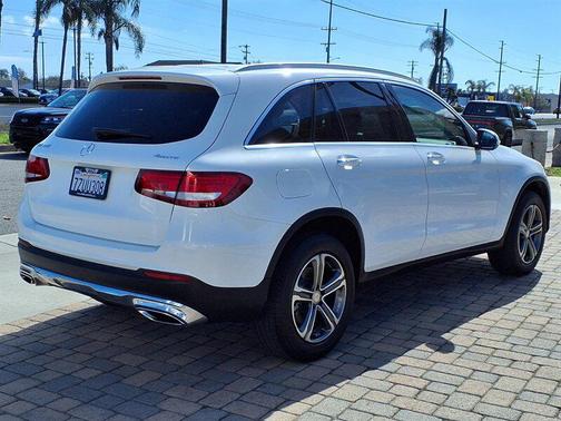 designo Diamond White Metallic 2017 Mercedes-Benz GLC 300 4MATIC