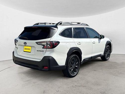 Crystal White Pearl 2025 Subaru Outback Onyx Edition